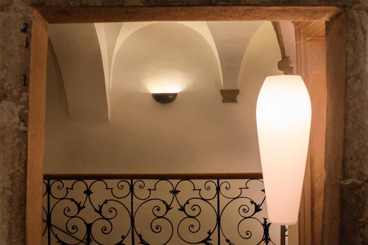 Weisses Roessl Hotel Caldaro Exterior photo